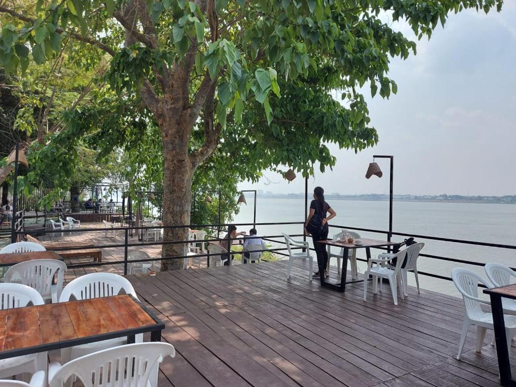 ຮ້ານອາຫານ ພິລກຣິມສ໌ ຮູບບັນຍາກາດນອກຮ້ານ